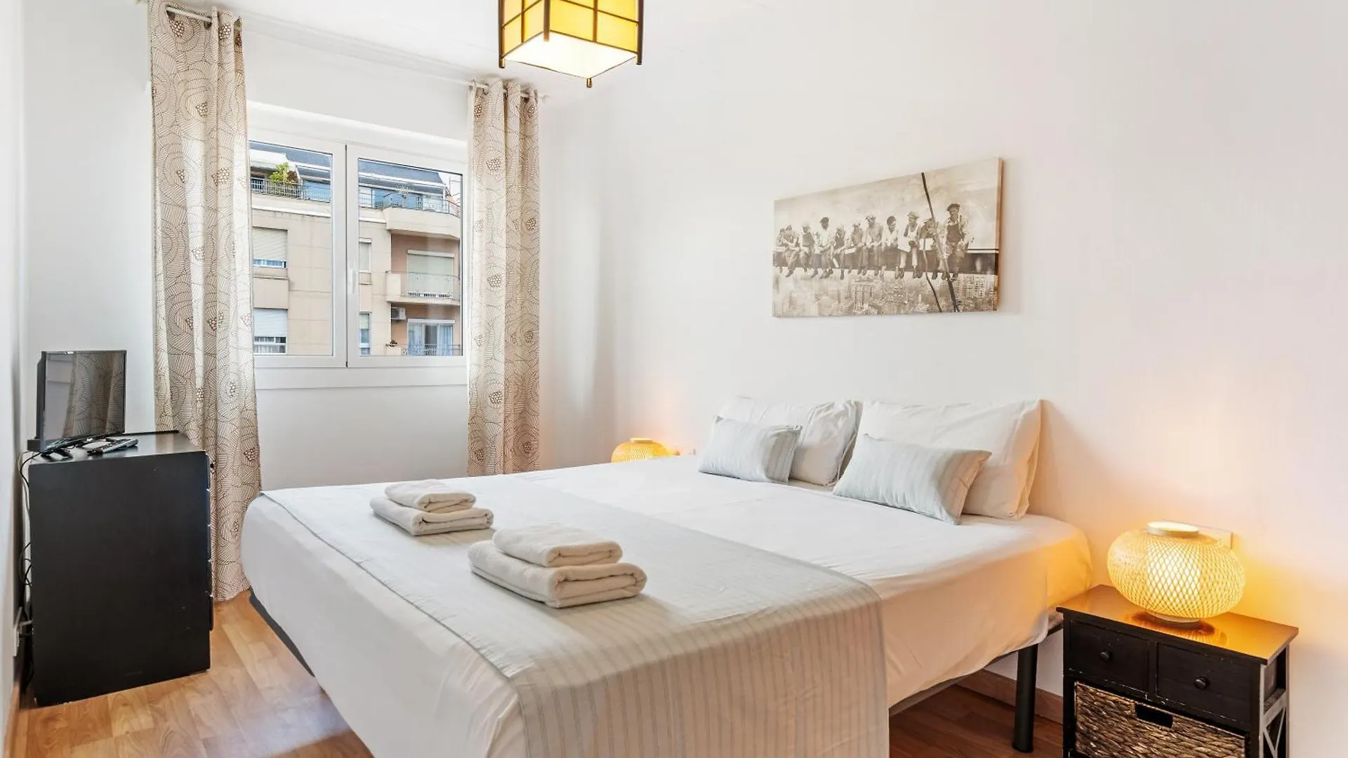 Heart Of The City Sunny With Iconic Terrace View Barcelona Spanien